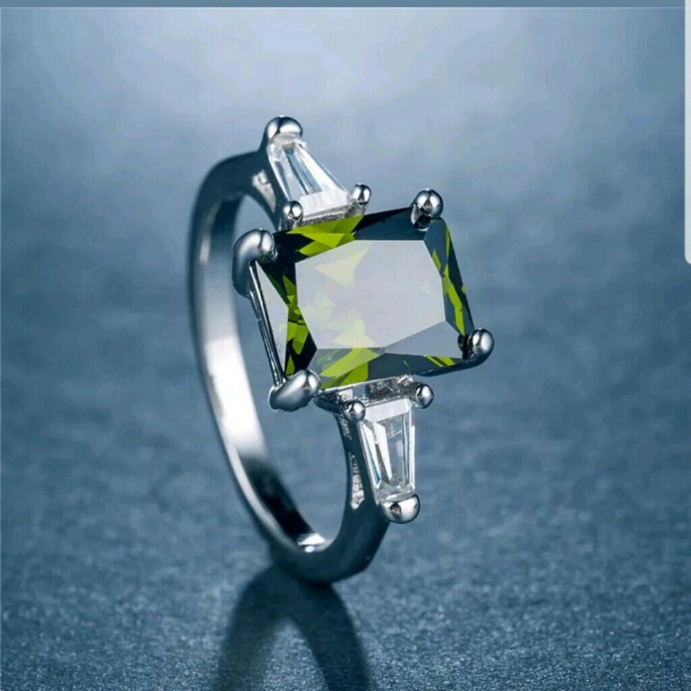 New beuatiful staped s925 peridot ring